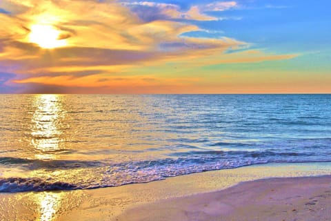 Island Vibes Grand House in Treasure Island