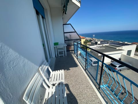 Arcobaleno Apartment 500 meters from the sea Apartment in Albissola Marina