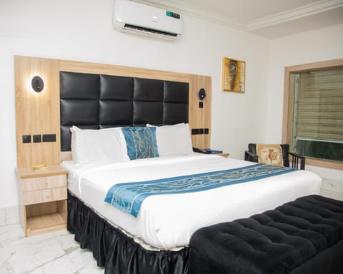Bed, Bedroom, air conditioner