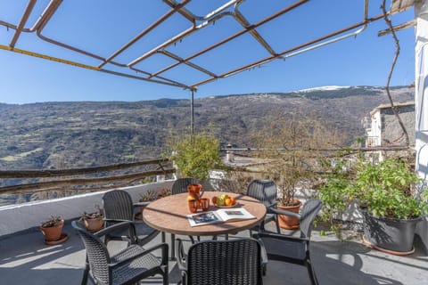 Property building, Balcony/Terrace, Living room