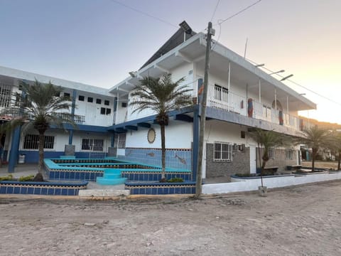 Property building, Day, Swimming pool