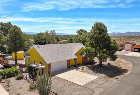 Property building, Spring, Day, Neighbourhood, Natural landscape, Mountain view, Street view