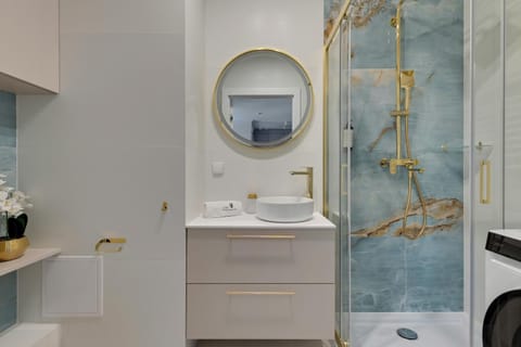 Shower, Bathroom, towels, washing machine