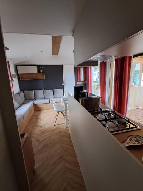 Mobilhome tout confort domaine de kerlann Campground/ 
RV Resort in Pont-Aven