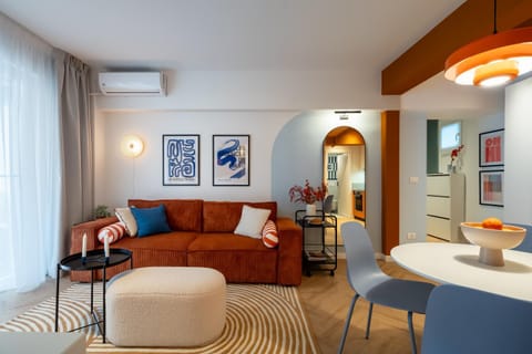 TV and multimedia, Living room, Seating area, Dining area, air conditioner