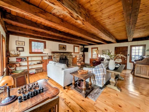 Luxury Coastal Cottage family House in Surry