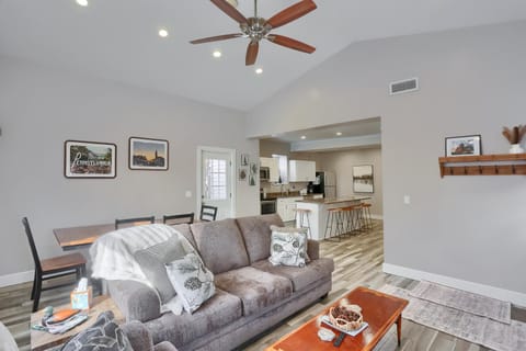 Close to PennWest - Wifi - Fenced Yard House in Clarion