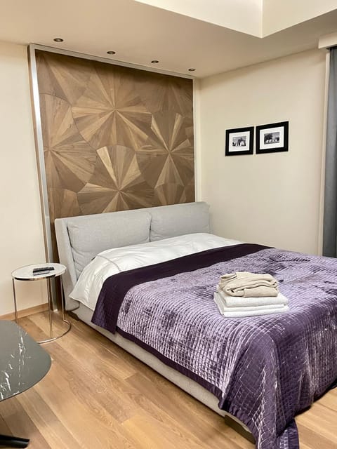 Bed, Photo of the whole room, towels