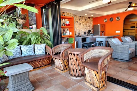 Balcony/Terrace, Kitchen or kitchenette, Living room, Seating area, Dining area