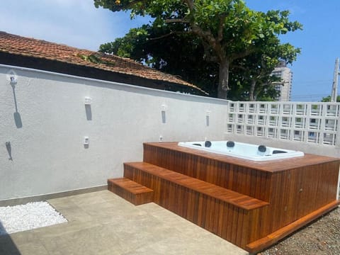 Garden, Hot Tub