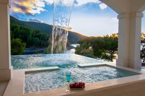 Mountain view, Pool view, Swimming pool