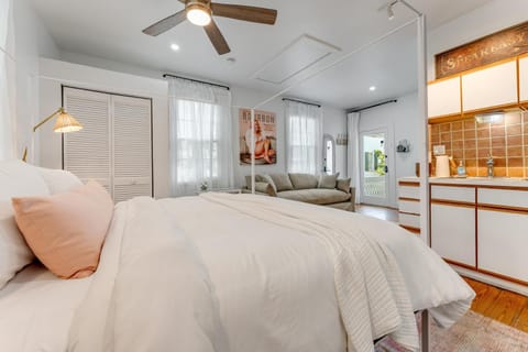 AFTER HOURS @ Speakeasy Inn Key West! Bed and Breakfast in Key West