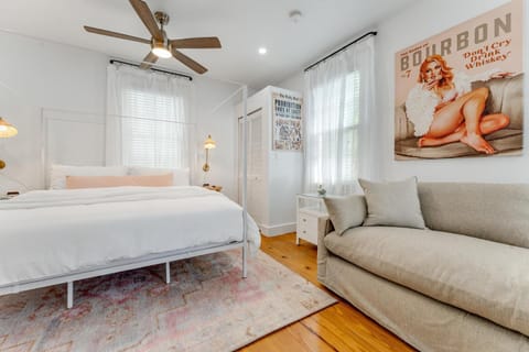 AFTER HOURS @ Speakeasy Inn Key West! Bed and Breakfast in Key West