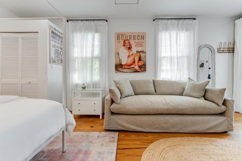 AFTER HOURS @ Speakeasy Inn Key West! Bed and Breakfast in Key West