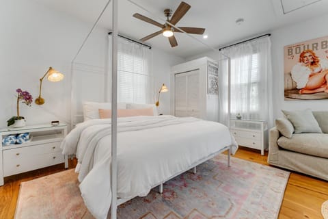 AFTER HOURS @ Speakeasy Inn Key West! Bed and Breakfast in Key West