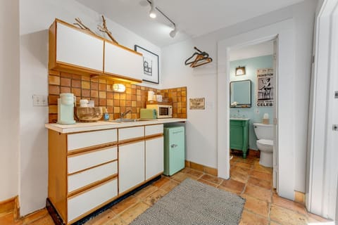 BOOTLEGGER BAY @ Speakeasy Inn Key West! Bed and Breakfast in Key West