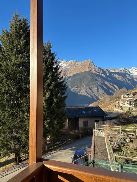 Balcony/Terrace, Mountain view