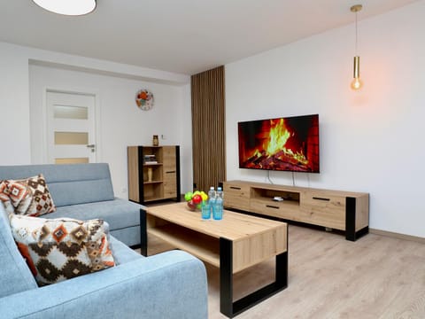 TV and multimedia, Living room, Seating area, Dining area, Evening entertainment