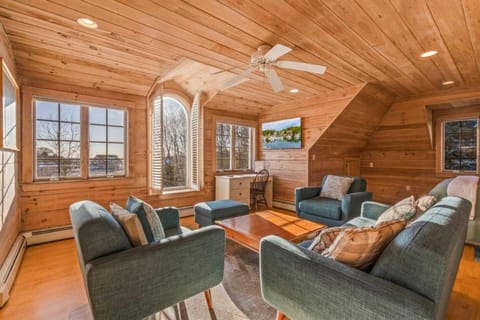 Town & Tide Home for 8 House in Kennebunkport