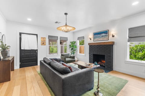 Designer Cottage Near Beach, Singer Island & Peanut Island! House in Riviera Beach