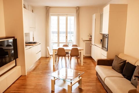 Communal lounge/ TV room, TV and multimedia, Kitchen or kitchenette, Living room, Seating area, Dining area, Evening entertainment