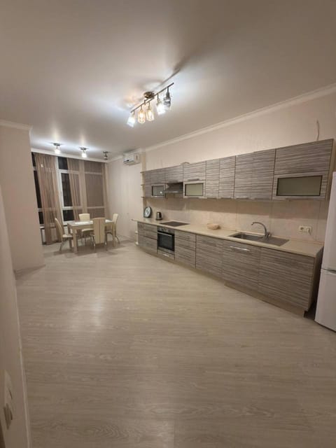 Kitchen or kitchenette, Dining area, stove
