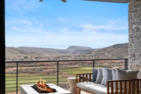 Desert Isle Family Retreat - Private Pool & Hot Tub House in Washington