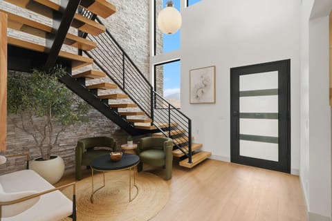 Desert Isle Family Retreat - Private Pool & Hot Tub House in Washington