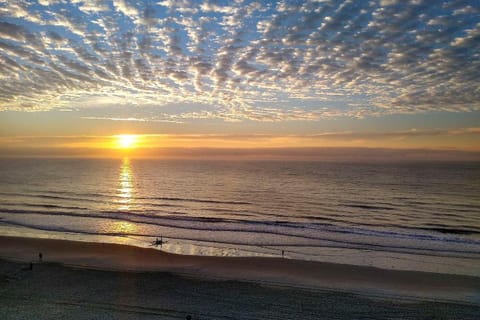 Beach, Pool and Ocean View! North Myrtle Beach Condo Apartment in Crescent Beach