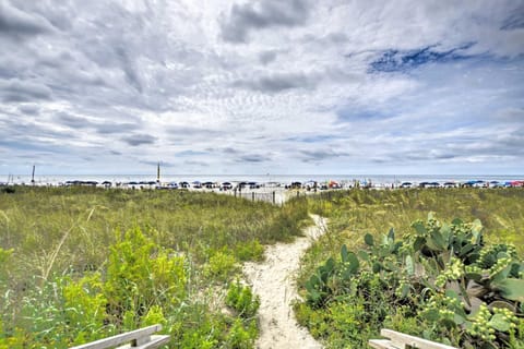 Beach, Pool and Ocean View! North Myrtle Beach Condo Apartment in Crescent Beach