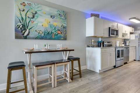 Beach, Pool and Ocean View! North Myrtle Beach Condo Apartment in Crescent Beach