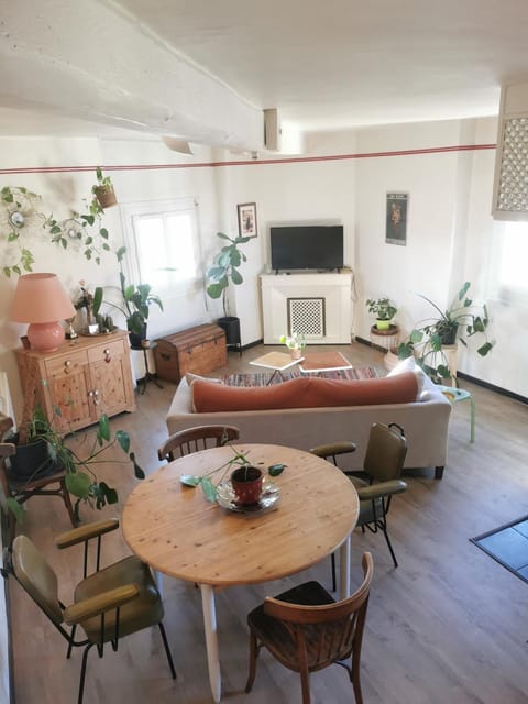 TV and multimedia, Living room, Dining area