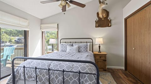 Honey Hole 3 Well Dock House in Ozark Mountains