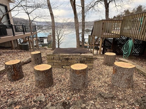 Honey Hole 3 Well Dock House in Ozark Mountains