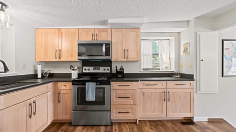 Honey Hole 3 Well Dock House in Ozark Mountains