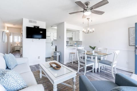 Summerhouse West 102A by Youngs Suncoast Apartment in West Beach