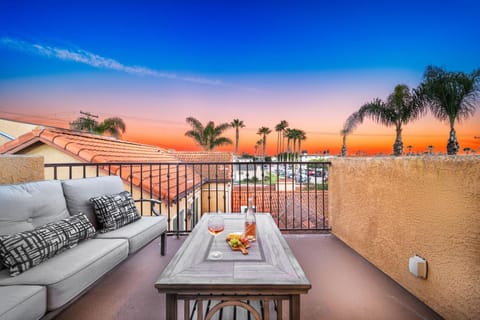 Steps to Sand - Pacific Beach 3BR Townhome House in Mission Bay