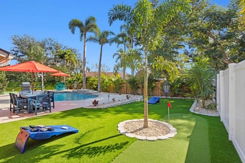 Pickleball,Basketball,Mini Golf,GameRoom, HTD Pool House in Bradenton