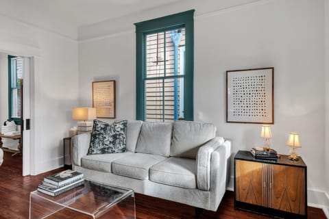 Bywater 2BR Shotgun w Backyard Near FQ House in Ninth Ward