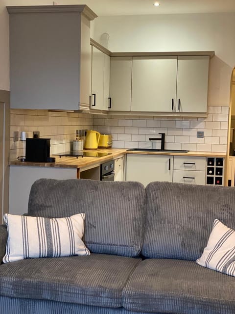 Kitchen or kitchenette, Living room, Seating area, stove