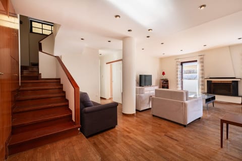 Communal lounge/ TV room, Living room, Seating area