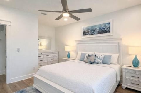 New- Prime Location - Ground Floor Bedroom - Pool House in Saint George Island