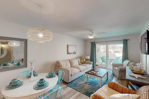 Beachside condo Short steps to beach Sleeps 6 Pool House in Orange Beach