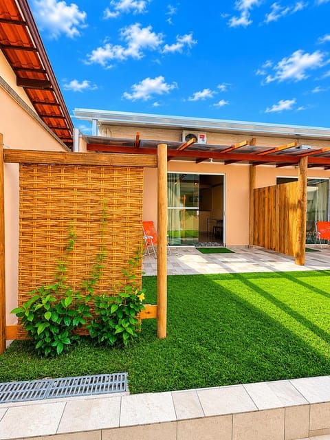 Property building, Day, Garden, Garden view
