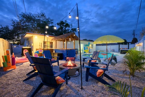 Backyard Oasis Pool Hot Tub Putt Putt Bar House in Largo