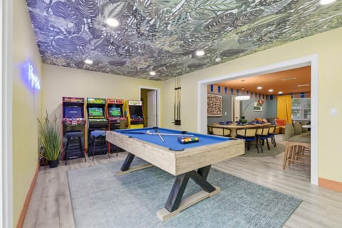 Backyard Oasis Pool Hot Tub Putt Putt Bar House in Largo