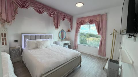 Bed, View (from property/room), Bedroom