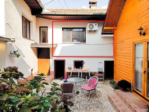 Property building, Garden, Balcony/Terrace
