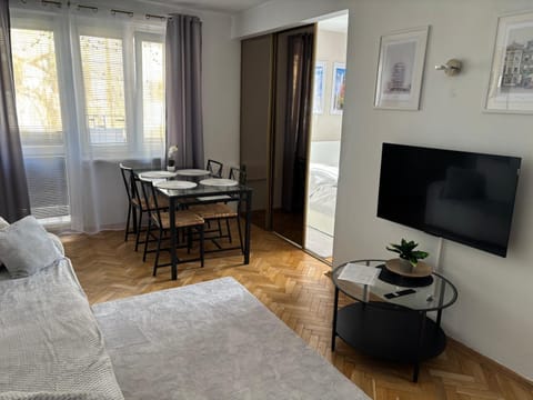 Communal lounge/ TV room, TV and multimedia, Living room, Photo of the whole room, Dining area, Evening entertainment
