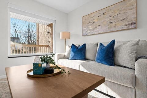 Spacious 1BR 1BA Apartments in Eastpointe - Pet-Fr Apartment in Eastpointe